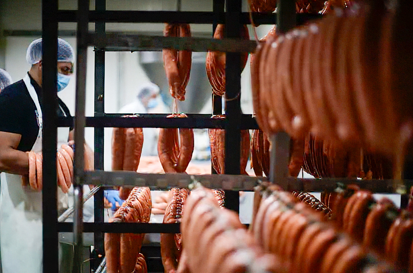 Proceso productivo artesanal de longanizas en planta certificada de PROLOC